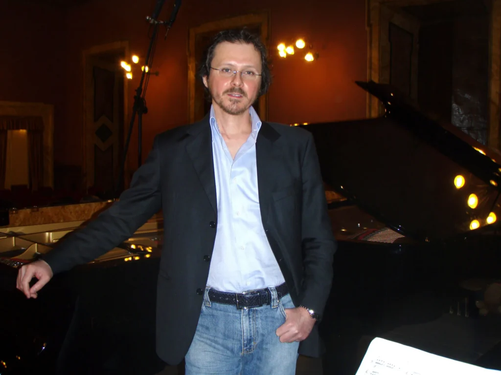 Andrea nel Foayer del Conservatorio Santa Cecilia di Roma.