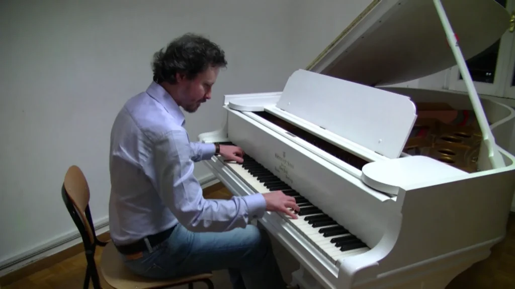 
Pianoforte restaurato appartenuto al Maestro Francesco Paolo Tosti.