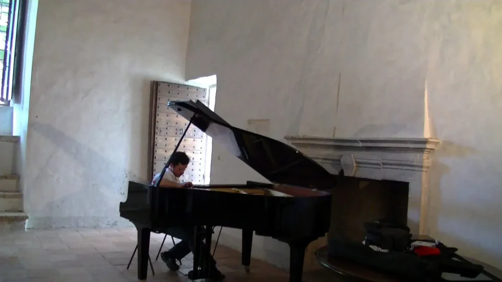 Accordatura del pianoforte Steinway&Sons.Castello Caetani di Sermoneta (Latina-Italia).
